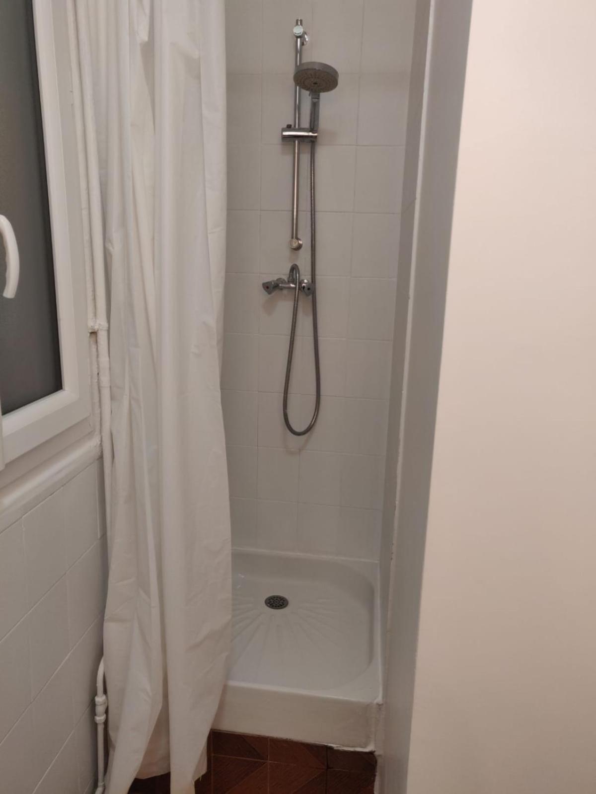 A 2 Pas Du Metro Apartment